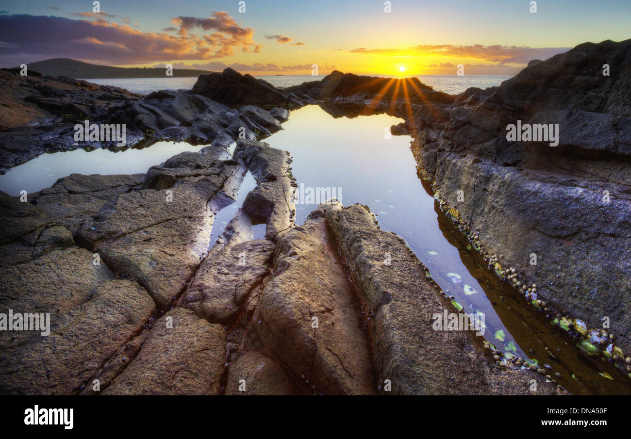 Sunrise over rocks hi-res stock photography and images - Alamy