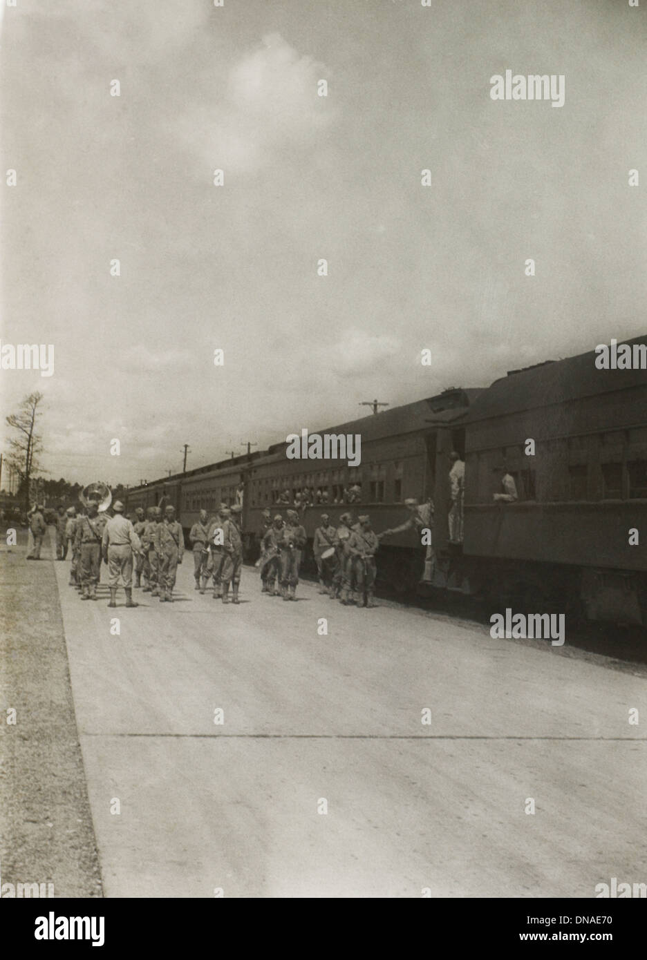 Soldiers Boarding Train for East Coast with Eventual Departure by Ship to Europe, WWII, US Army Military Base, Indiana, USA 1942 Stock Photo