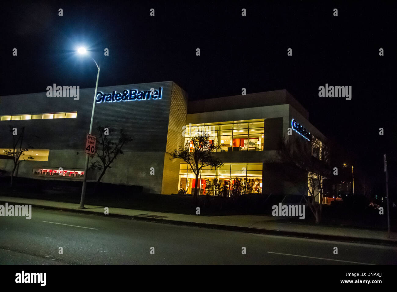 The Crate and Barrel Store in Woodland Hills California Stock Photo Alamy