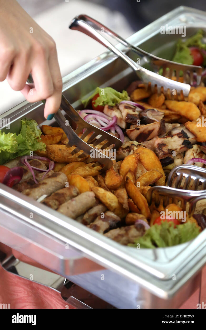 Prepare food outdoors hi-res stock photography and images - Alamy
