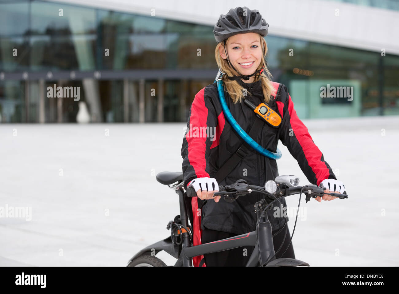 female bike messenger