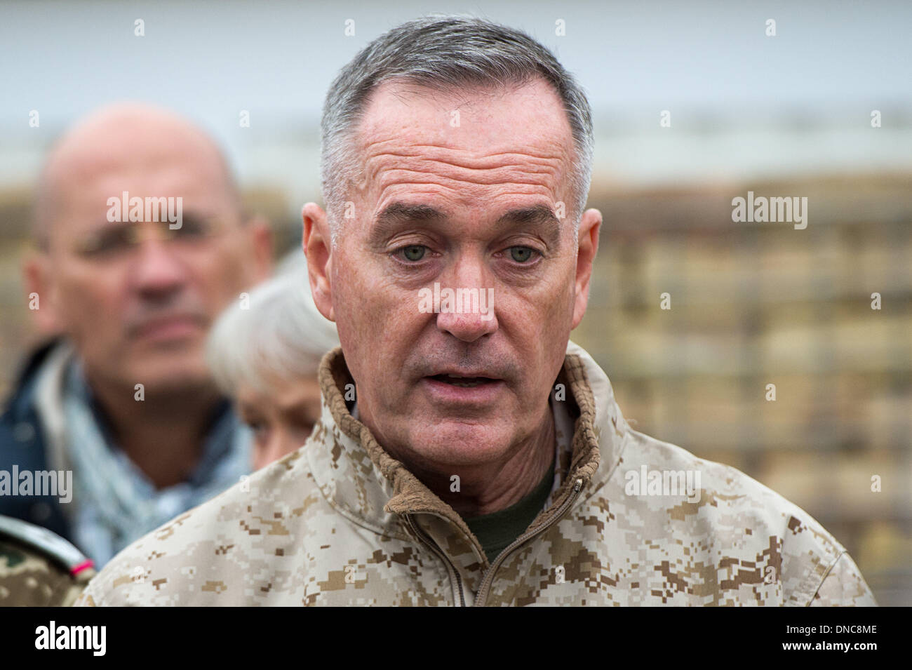 Masar-e Sharif, Afghanistan. 22nd Dec, 2013. US General Joseph Dunford, Supreme Commander of the ISAF troops in Afghanistan, speaks at Camp Marmal in Masar-e Sharif, Afghanistan, 22 December 2013. Photo: Maurizio Gambarini/dpa/Alamy Live News Stock Photo