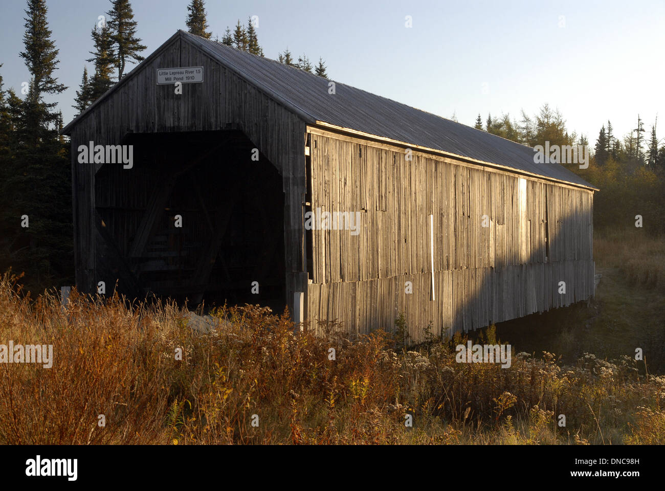 New brunswick covered bridge hires stock photography and images Alamy