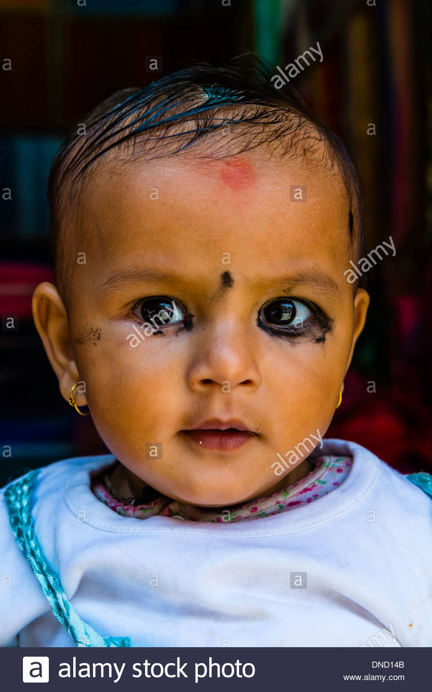 Bindi Dot Stock Photos & Bindi Dot Stock Images - Alamy