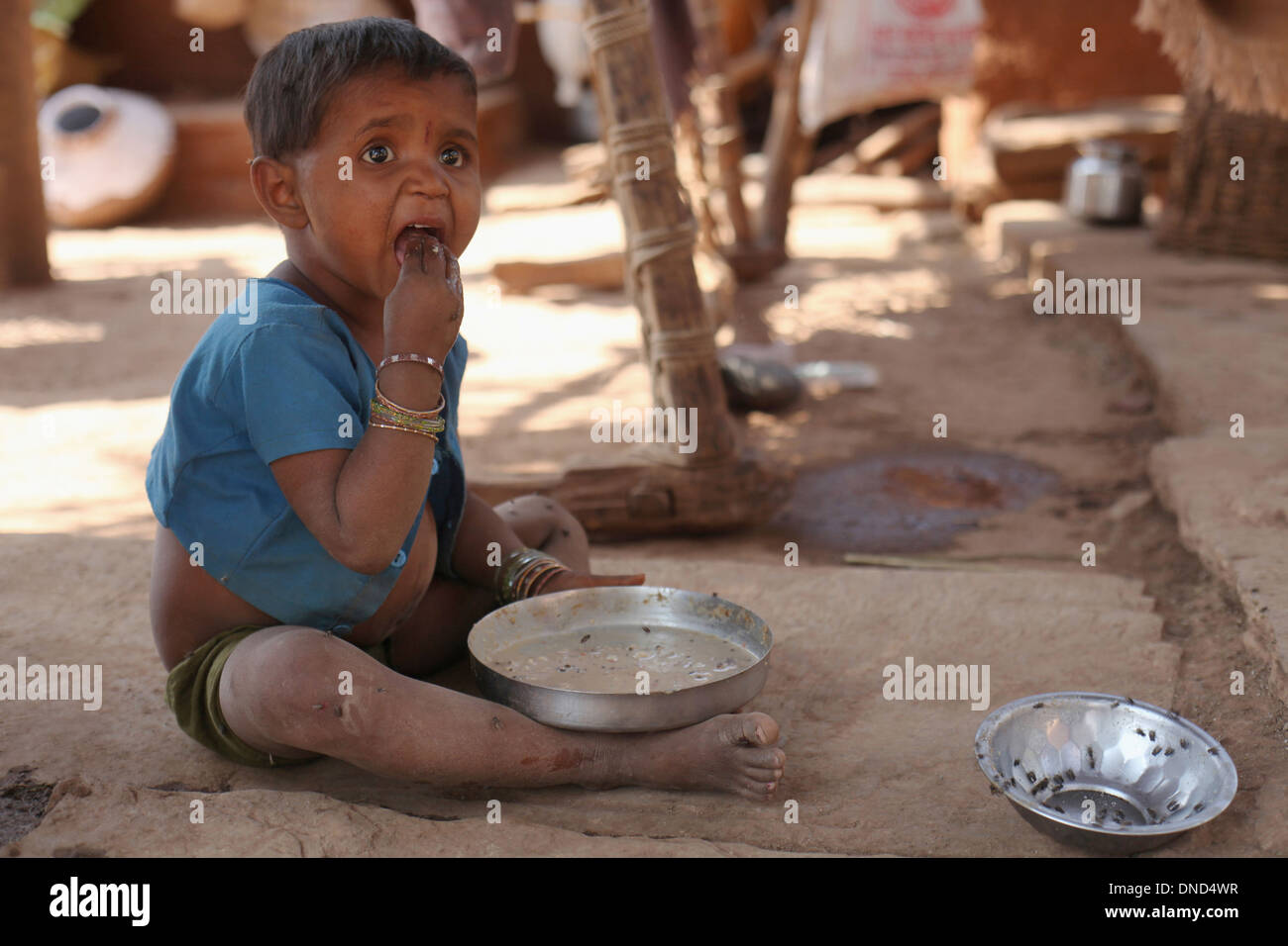 Tribal children having lunch, Madhya Pradesh, India Stock Photo