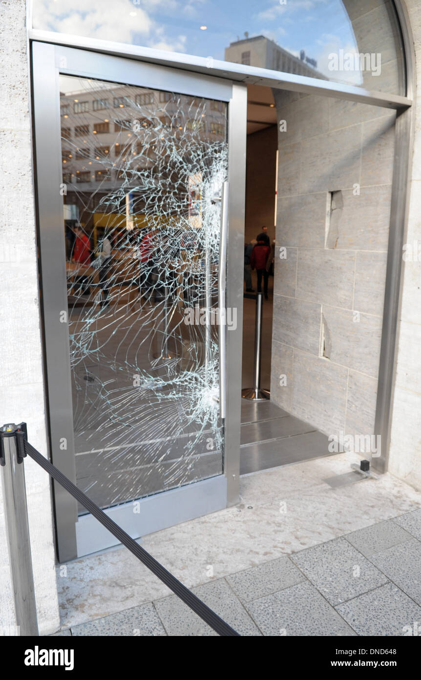 Berlin Germany 23rd Dec 2013 View Of The Broken Door Of The