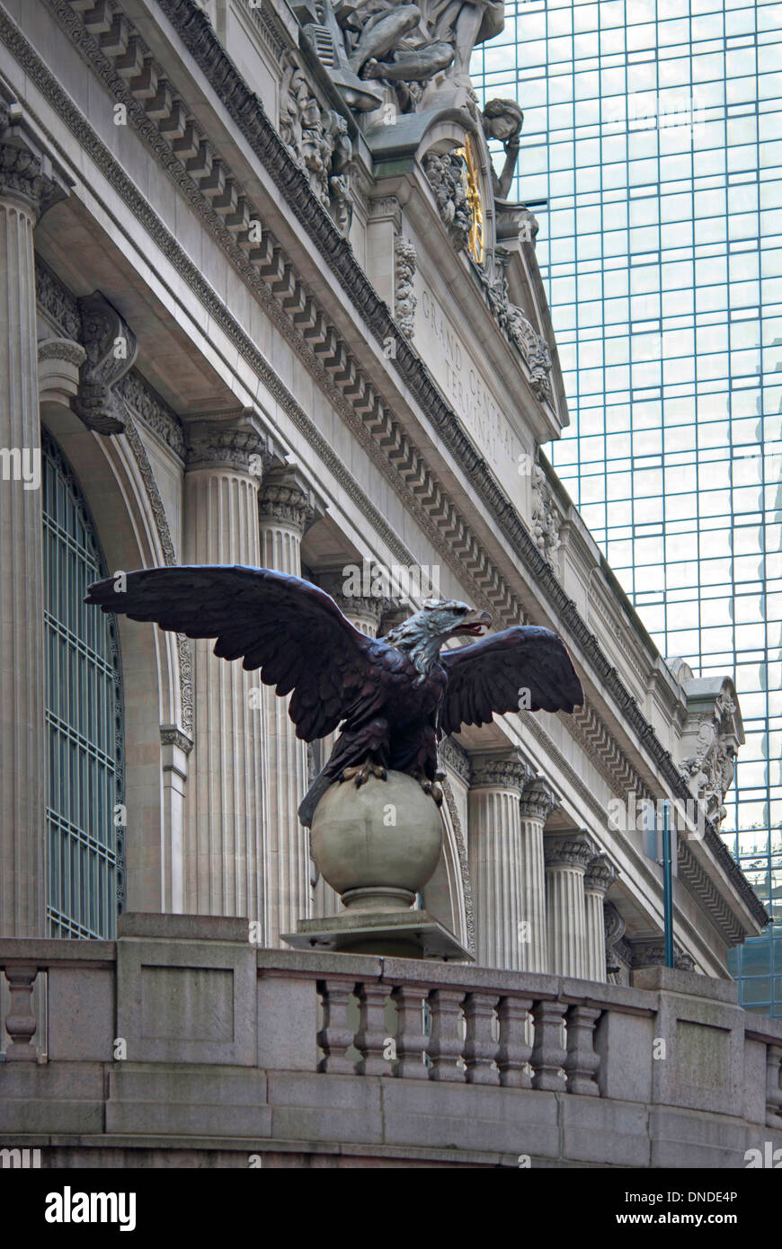 Eagle statue on the facade of Grand Central Terminal train station in New York City Stock Photo