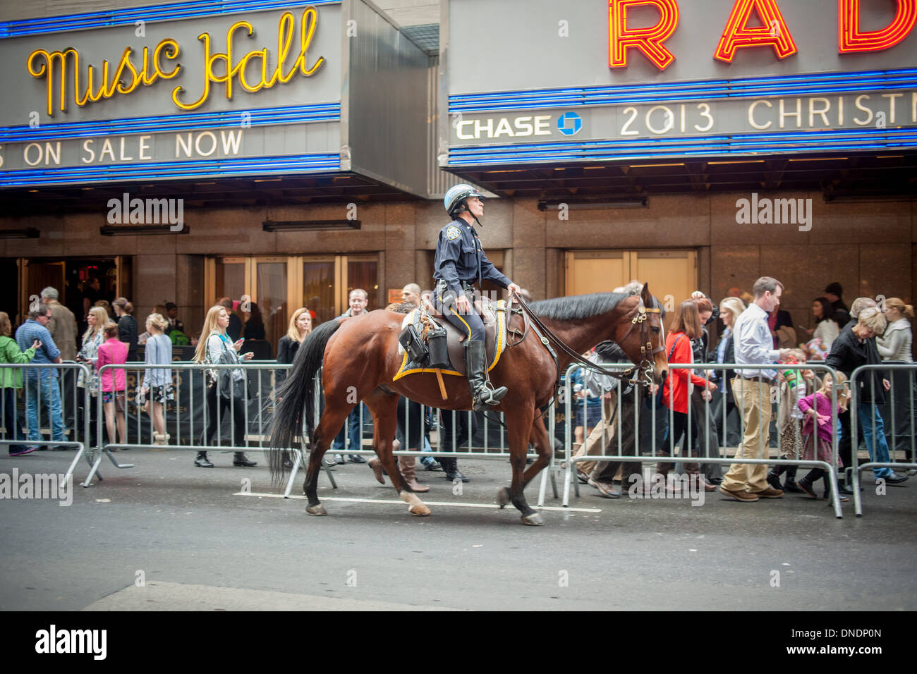 NYPD officers use mounted officers and barricades to control the hordes of tourists in midtown Manhattan in New York Stock Photo