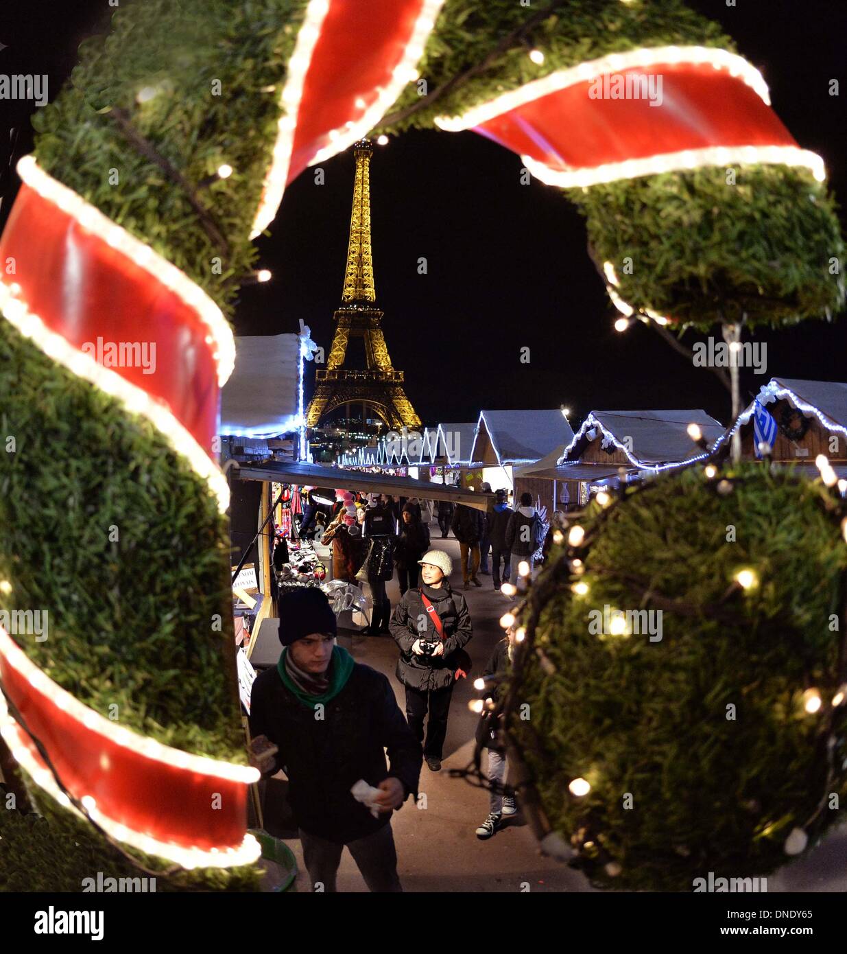 Paris, France. 23rd Dec, 2013. People shop at a night market in ... Paris, France. 23rd Dec, 2013. People shop at a night market in ...