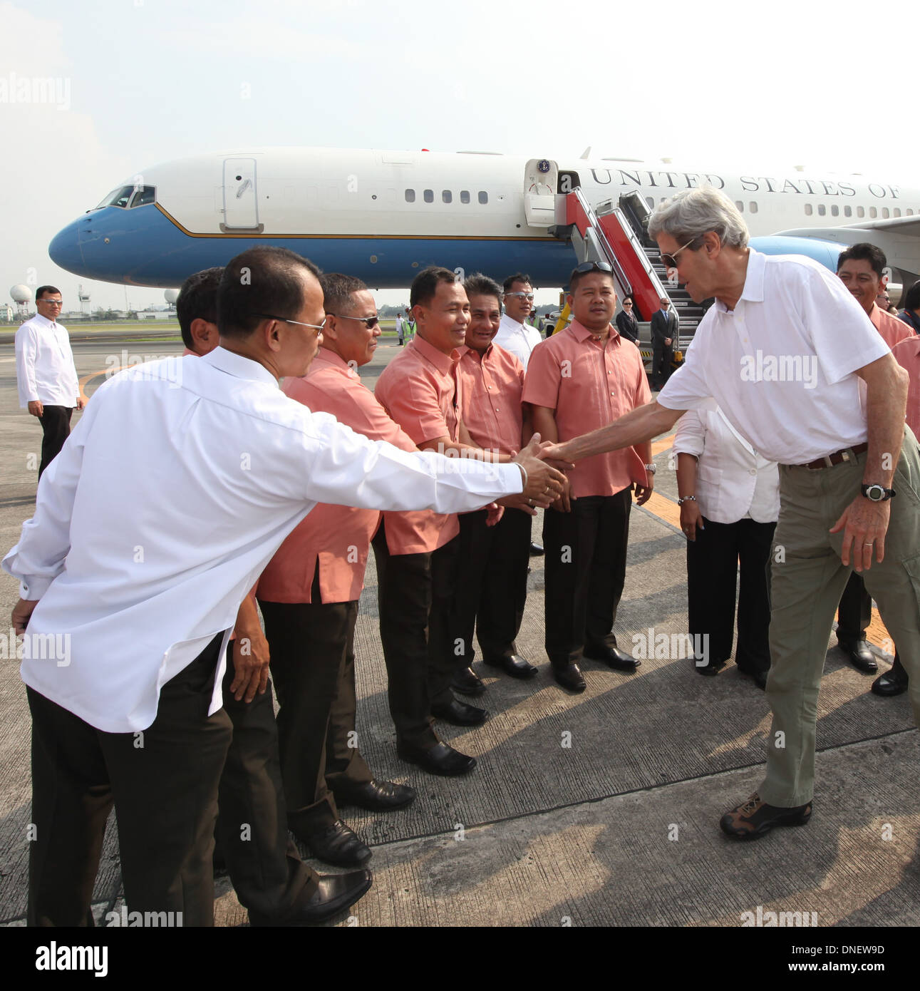 U.S. Secretary of State John Kerry Shows His Gratitude to Those Who Assisted Him in the Philippines Stock Photo