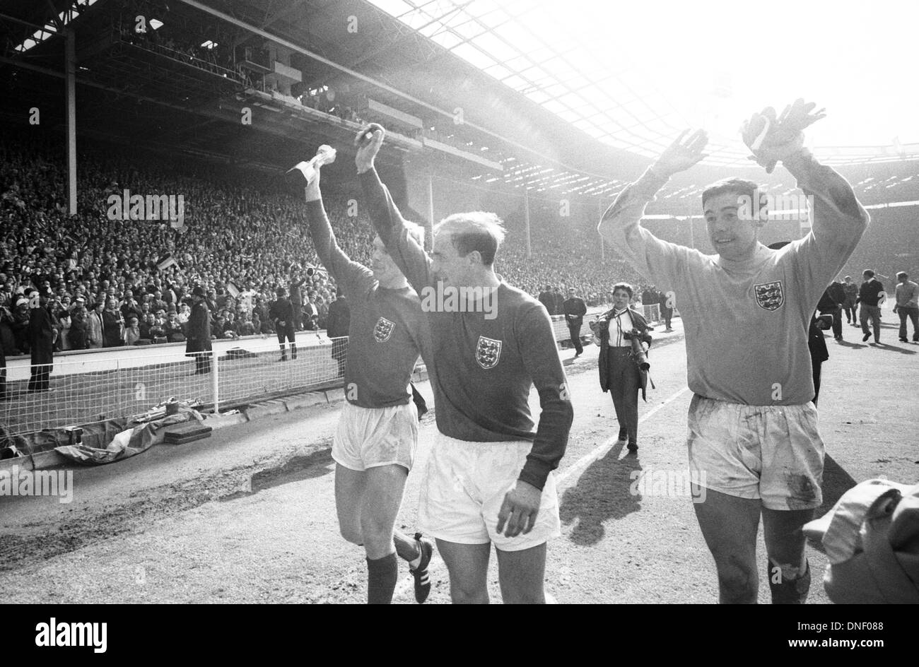 30.07.1966 Wembley Stadium, London England. A jubilant England team celebrate their win at the 1966 World Cup final, where they beat Germany 4-2. Bobby Moore holds the Jules Rimet trophy with George Cohen and goalkeeper Gordon Banks Stock Photo