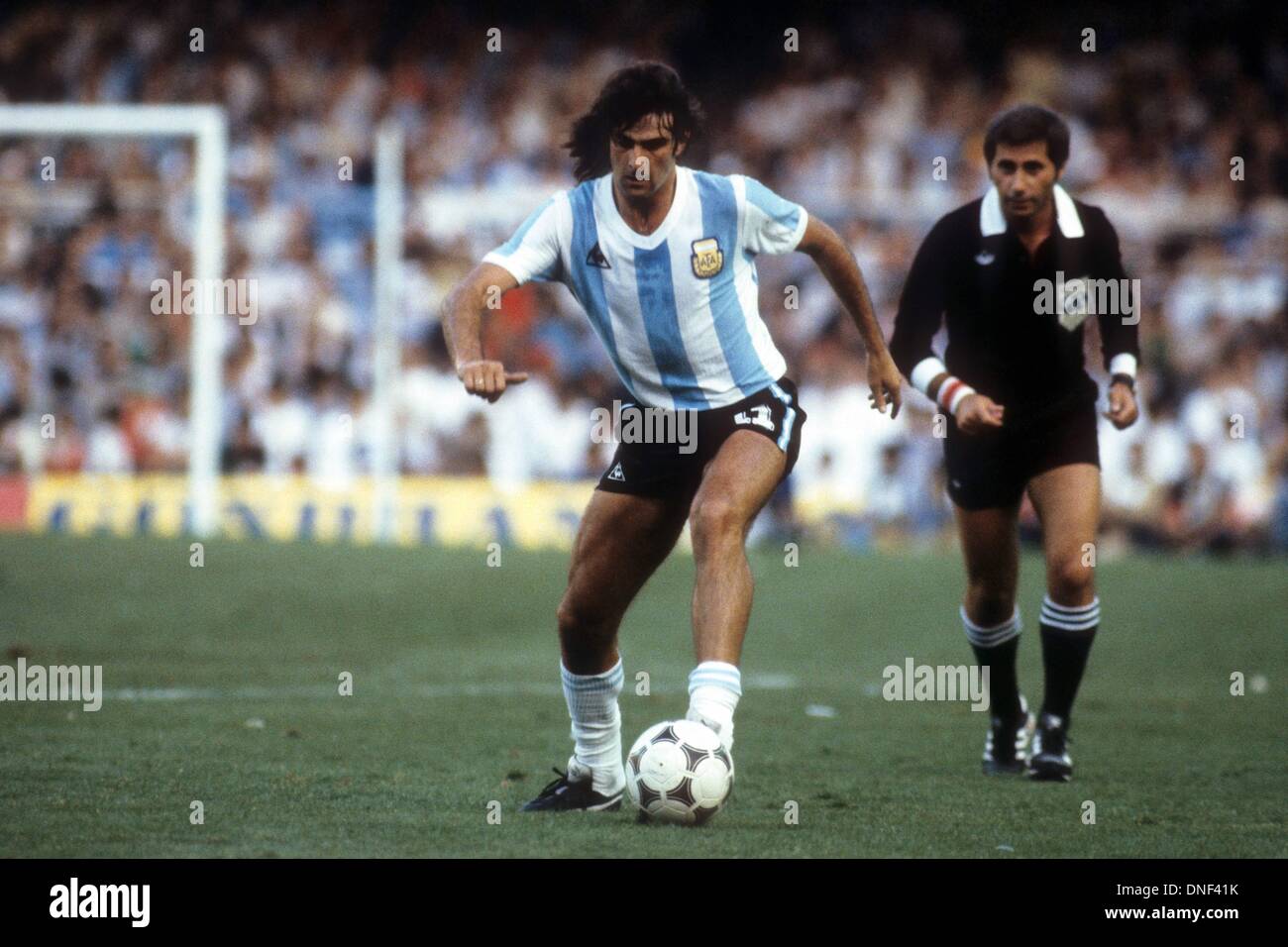 Football Memories on X: Mario Kempes, Argentina #Argentina   / X
