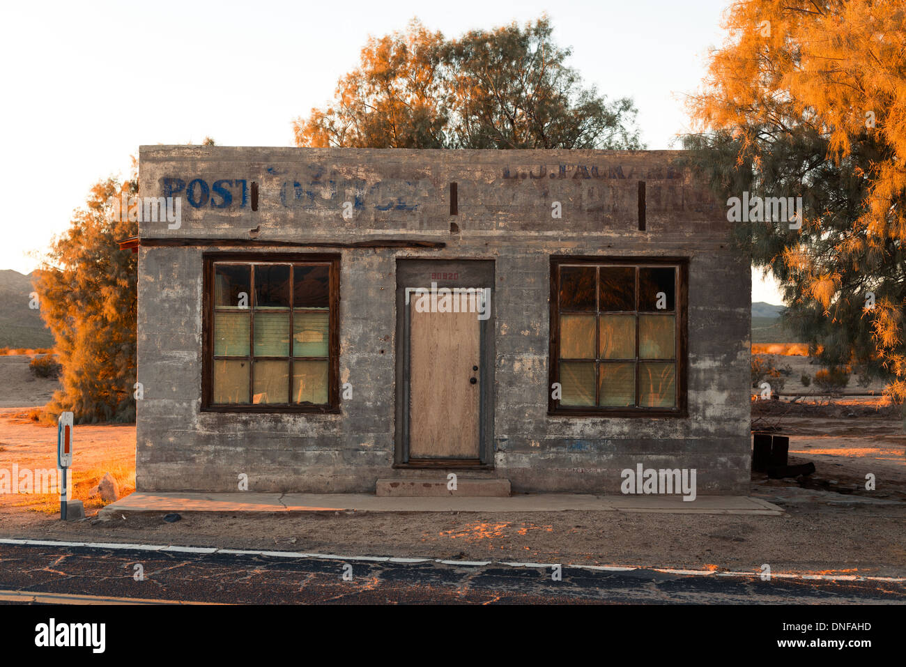 Abandoned post office building in California Stock Photo Alamy