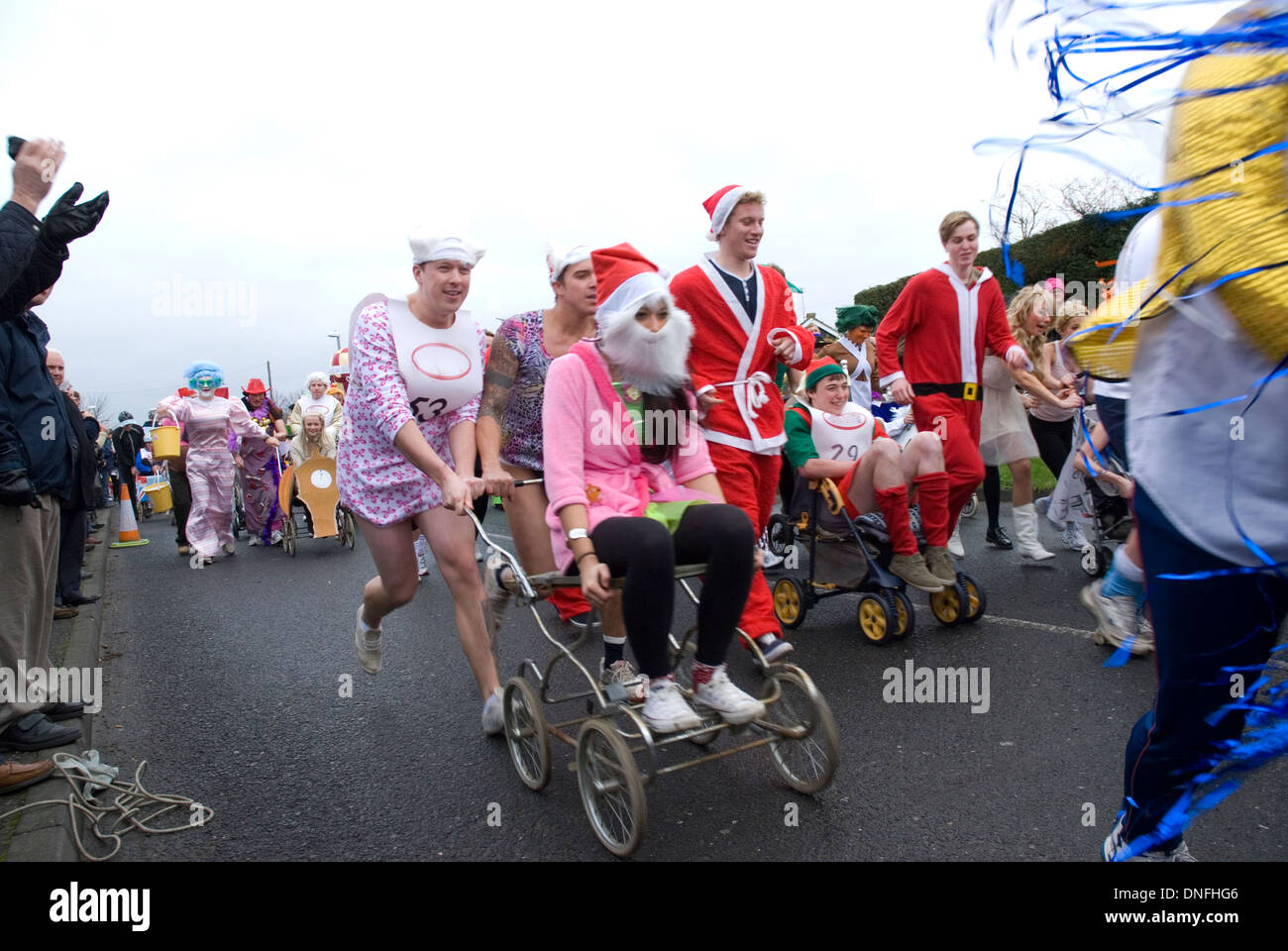 Pram Racing Crowd watching car race hi-res stock photography and images - Alamy
