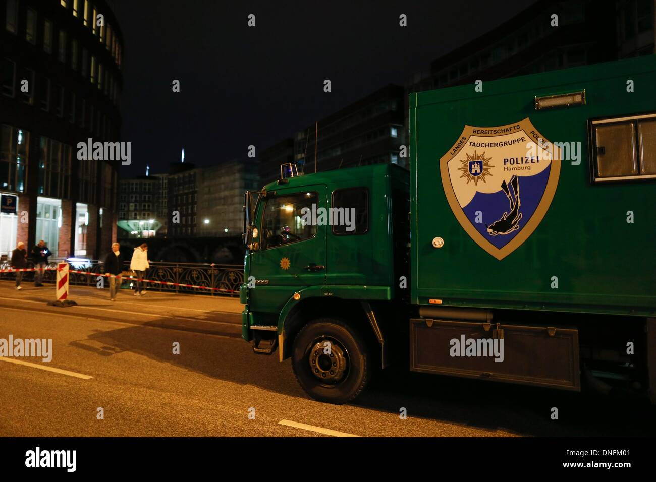 Police divers search for the murder weapon in a fleet at a crime scene in Hamburg, Germany, 25 December 2013. A woman stabbed and fatally injured a man on the street during an escalated dispute. Photo: Paul Weidenbaum/dpa Stock Photo