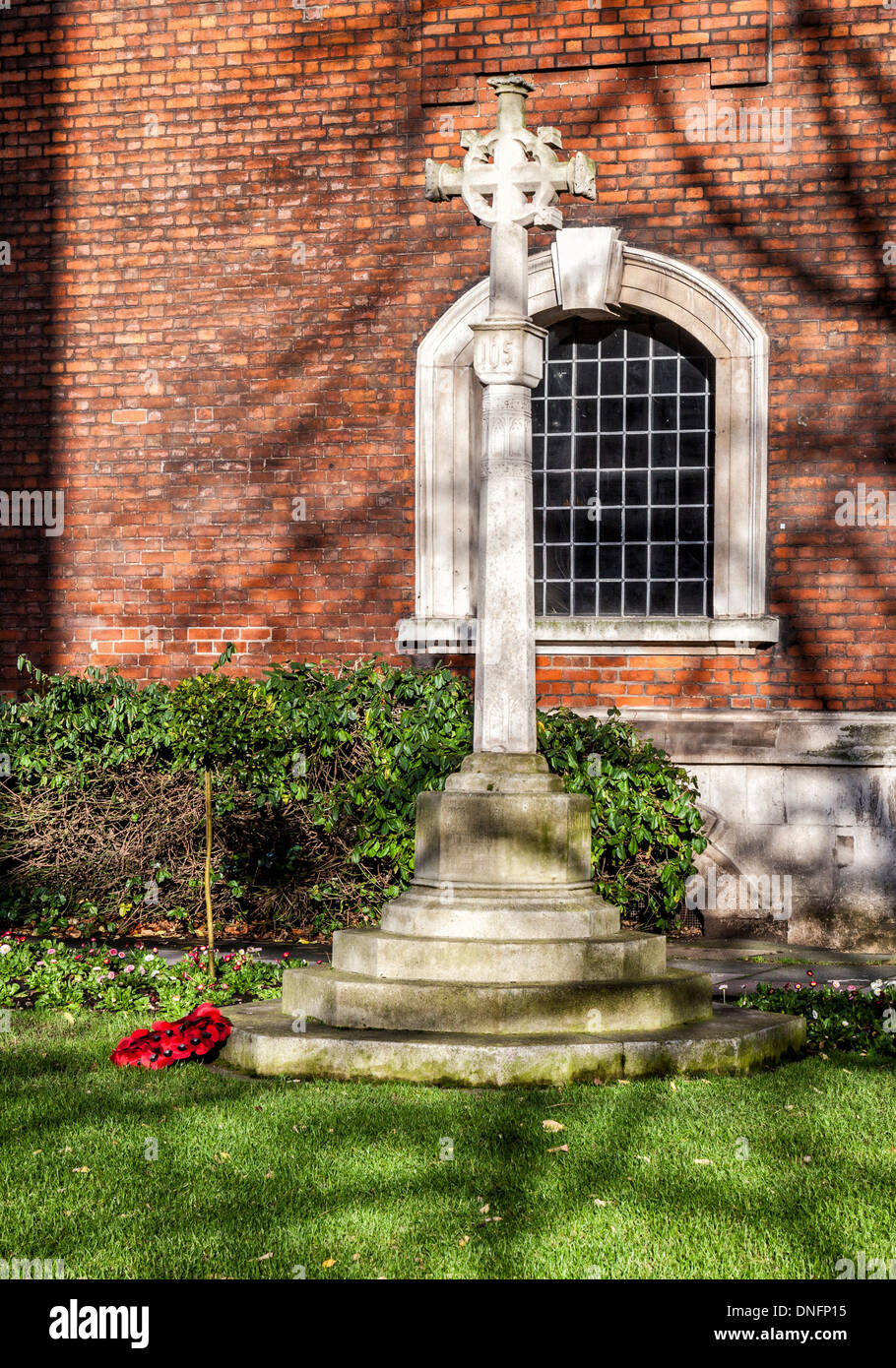 High Roding War Memorial War memorial - 1916 Great War - cross and poppy wreath in the ...