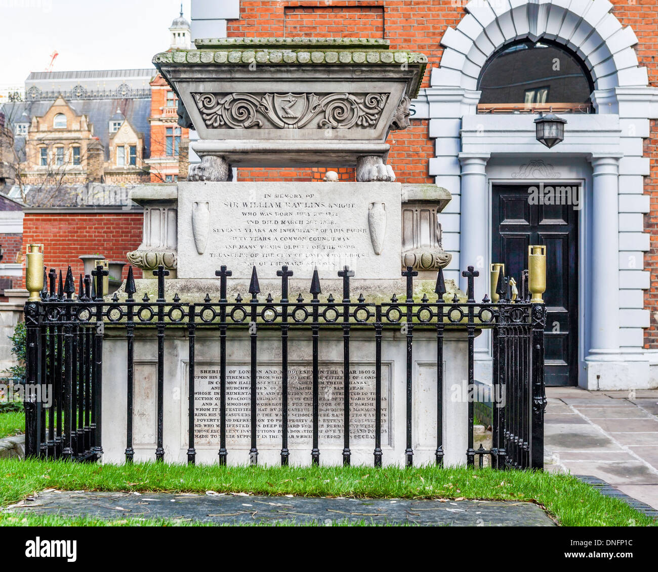 Tomb of  'Sir William Rawlins' and Grade ll listed church hall in the churchyard of St Botolph-without-Bishopsgate, London Stock Photo