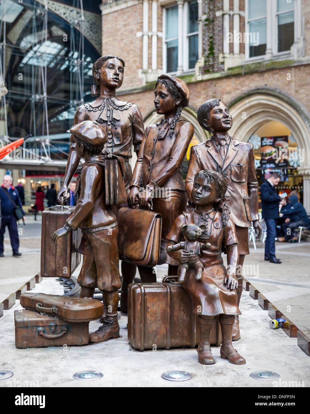 Children and railway line - Bronze Kindertransport memorial (2006) by Frank Meisler at Liverpool street Station, London, UK Stock Photo