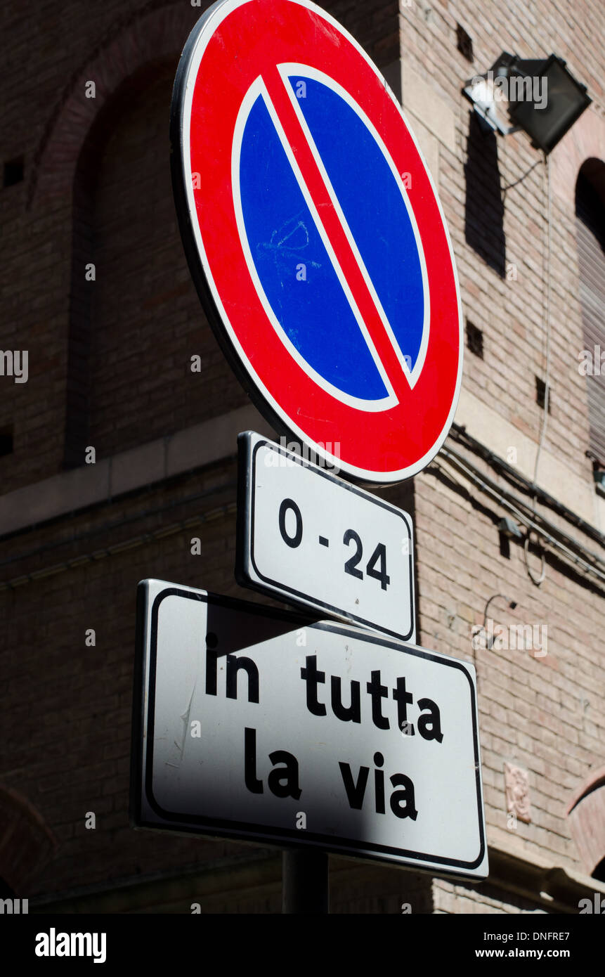 No Parking (In tutta la via) sign in Siena, Italy Stock Photo Alamy