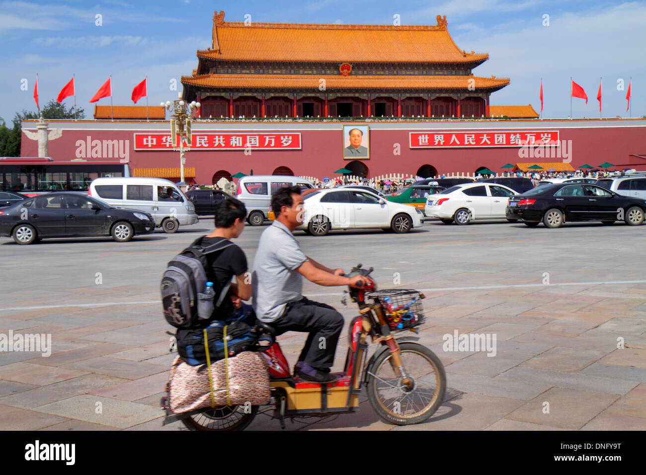 Beijing China,Chinese,Dongcheng District,Chang'an Avenue,Tian'anmen,Tiananmen Square,Imperial City,Chinese characters hànzì pinyin,gate,Mao Zedong por Stock Photo