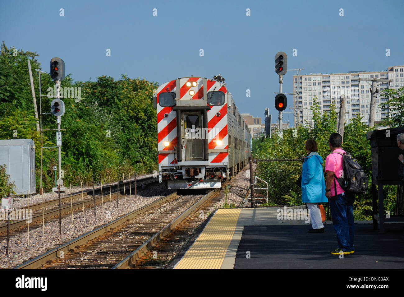 Chicago Metra commuter train at Rogers Park Station, Chicago, IL Stock Photo