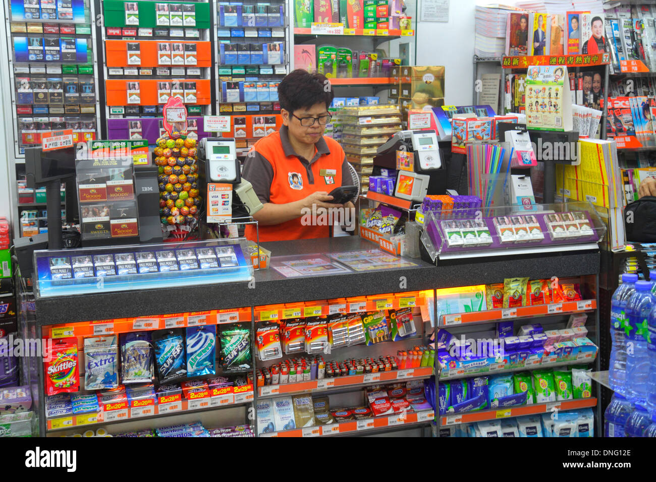 Hong Kong China,HK,Asia,Chinese,Oriental,New Territories,Sha Tin,Ma Liu Shui,University MTR Subway Station,7-Eleven,convenience store,counter,employee Stock Photo