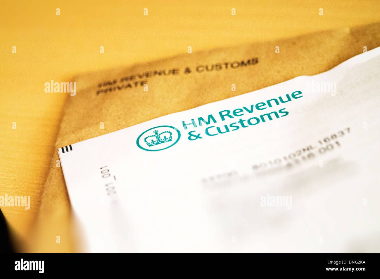 hmrc her majesties revenue & customs letter tax bill demand and envelope Stock Photo