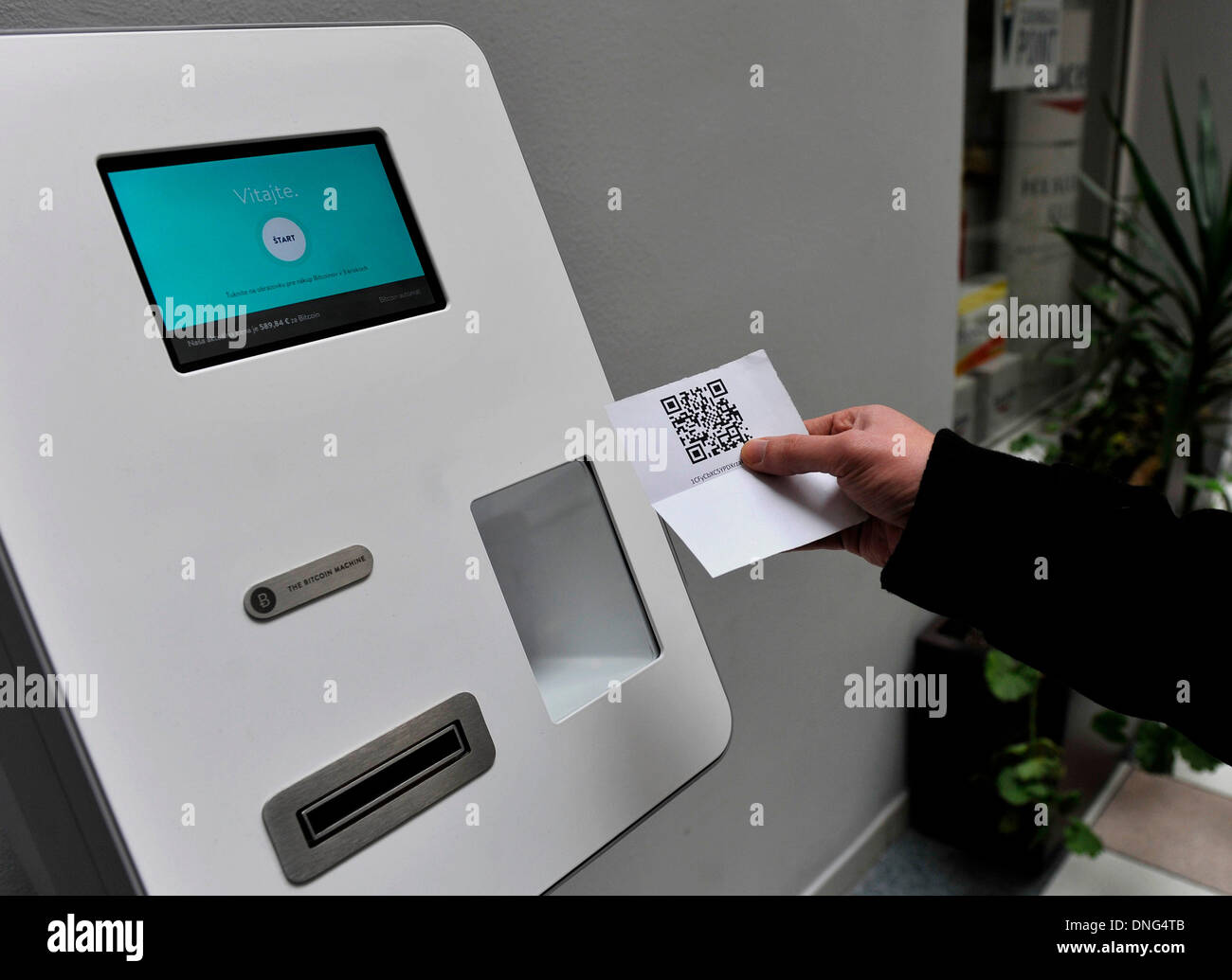 First atm machine hi-res stock photography and images - Alamy