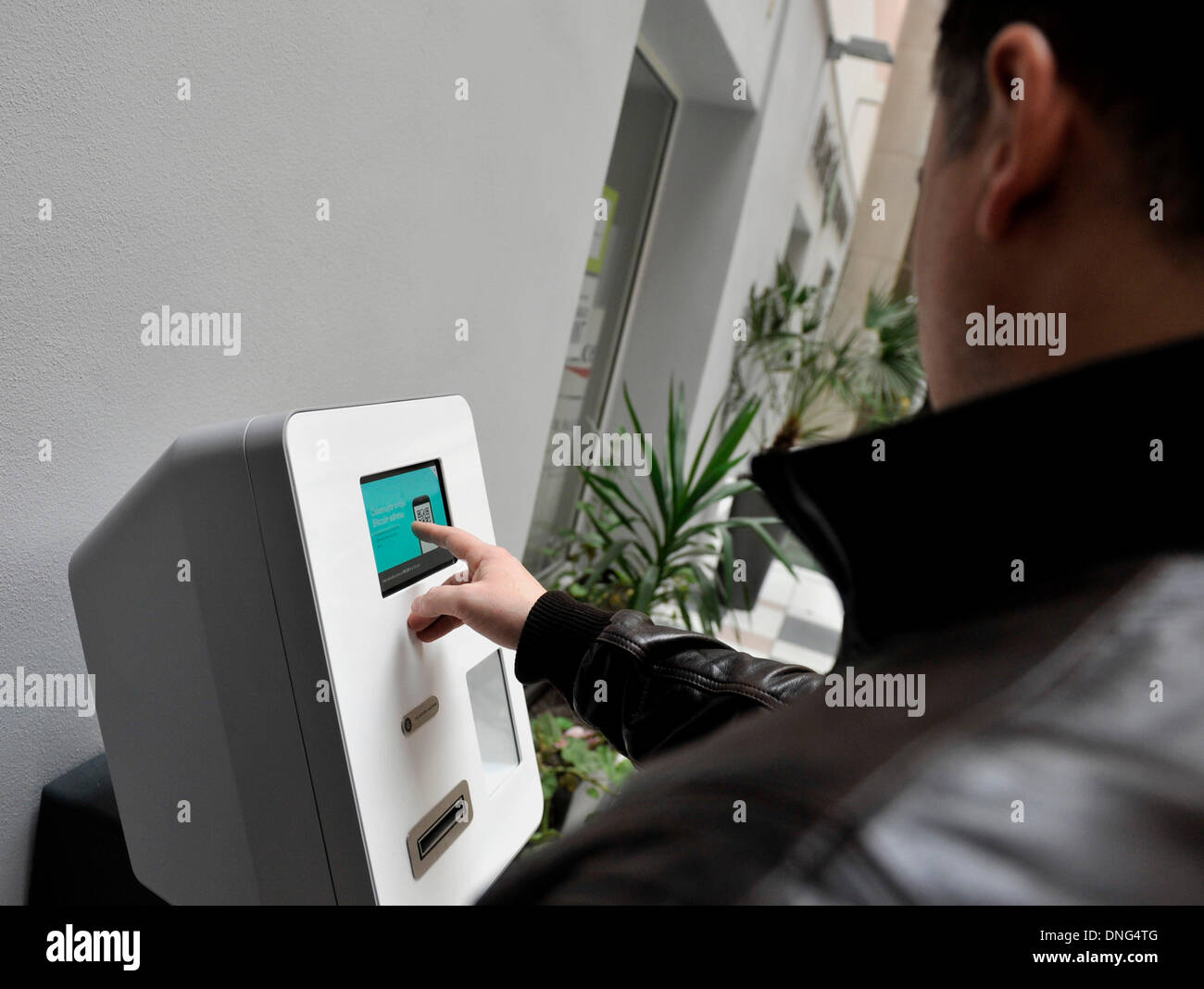 First atm machine hi-res stock photography and images - Alamy