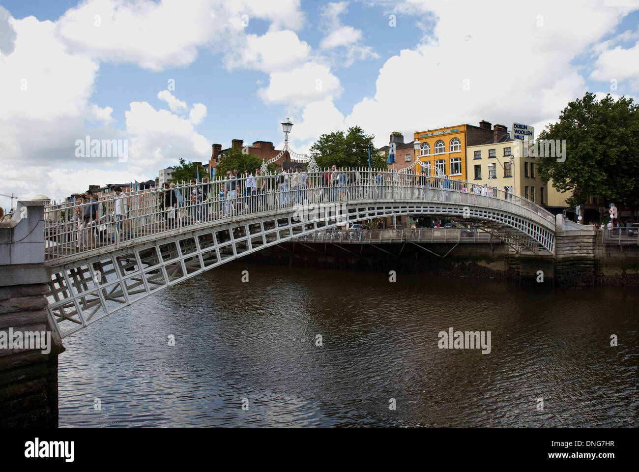 Bridge over liffey river in dublin hi-res stock photography and images ...