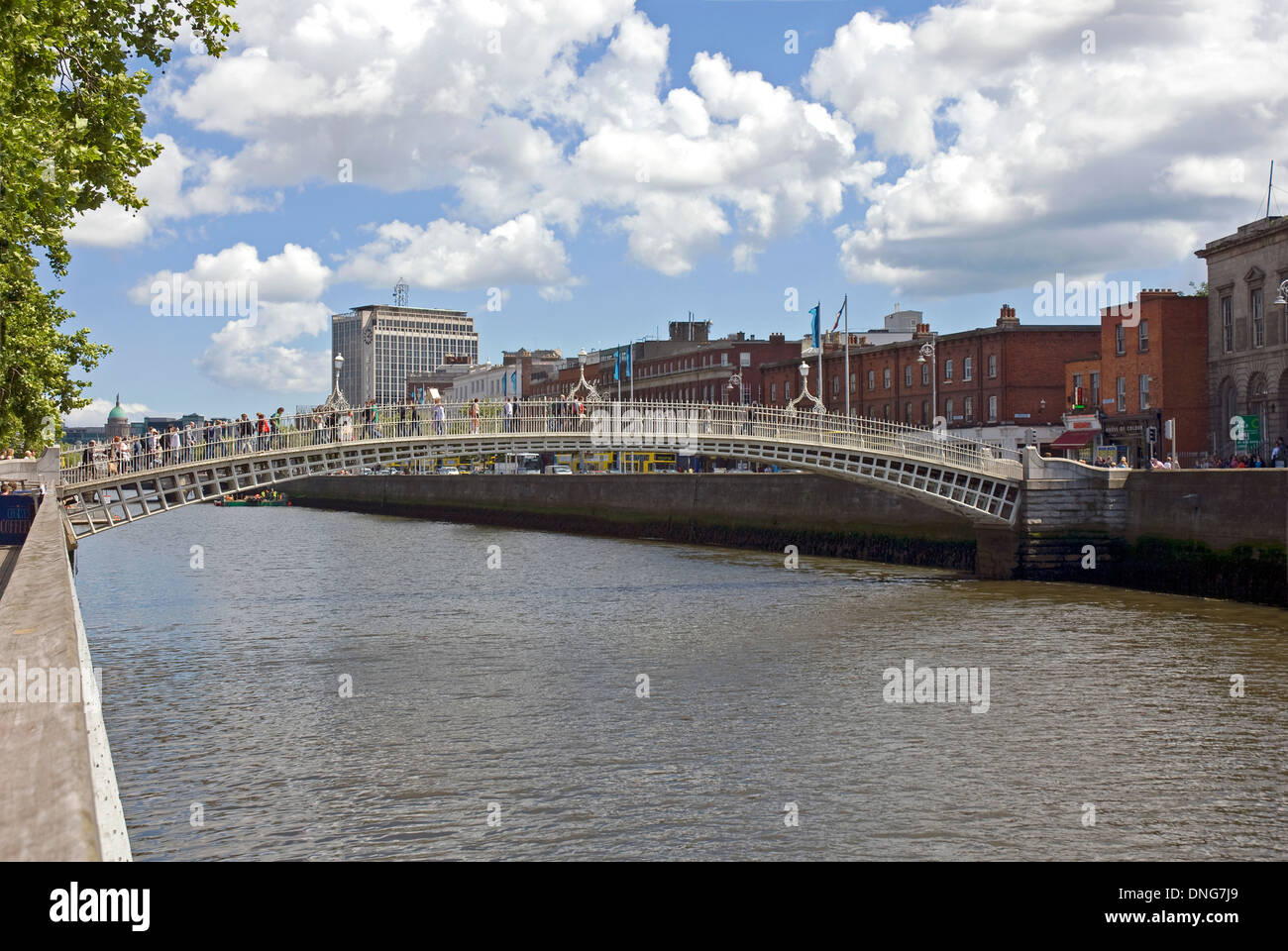 Hapenny bridge dublin hi-res stock photography and images - Alamy