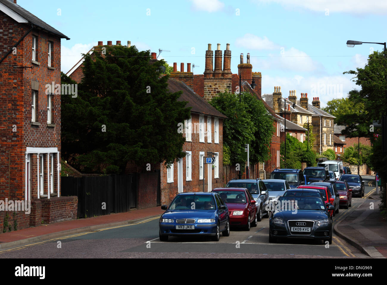 Traffic waiting at traffic lights to enter High Street from Hadlow Road