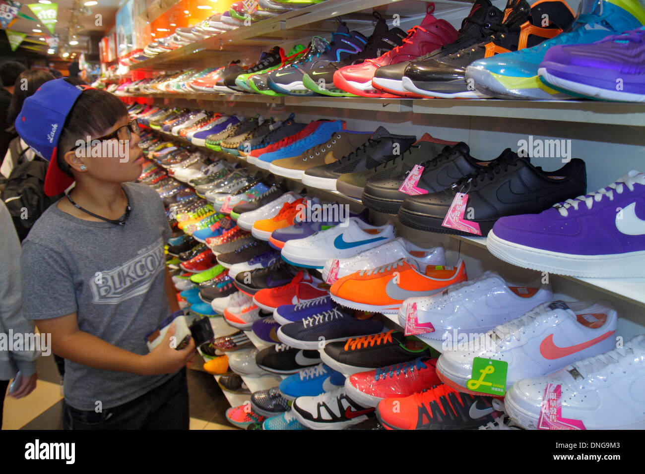Sneaker street hi-res stock photography and images - Alamy