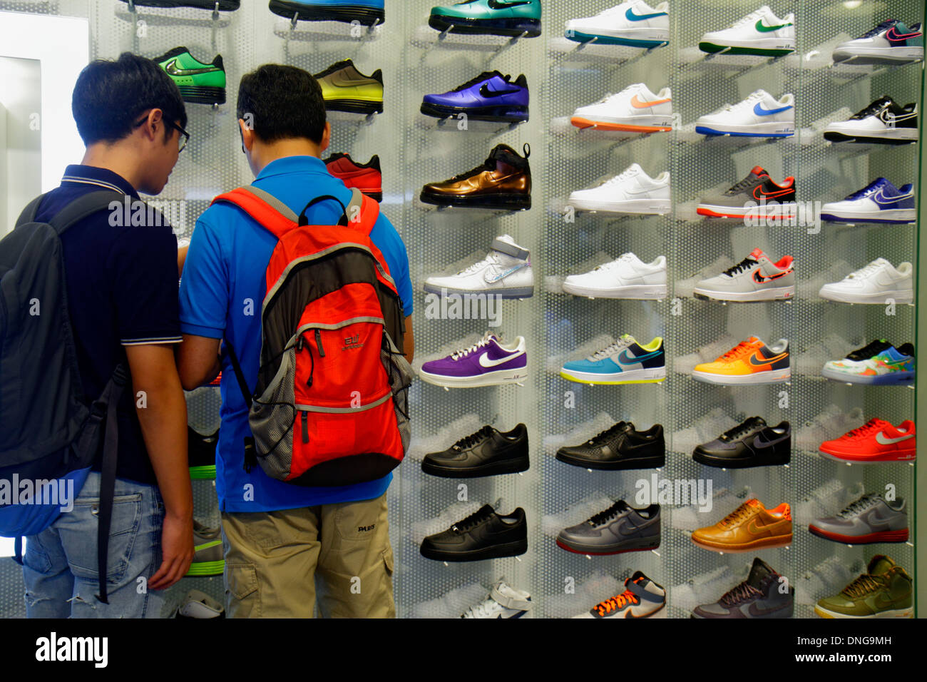 group_a_street_sneaker