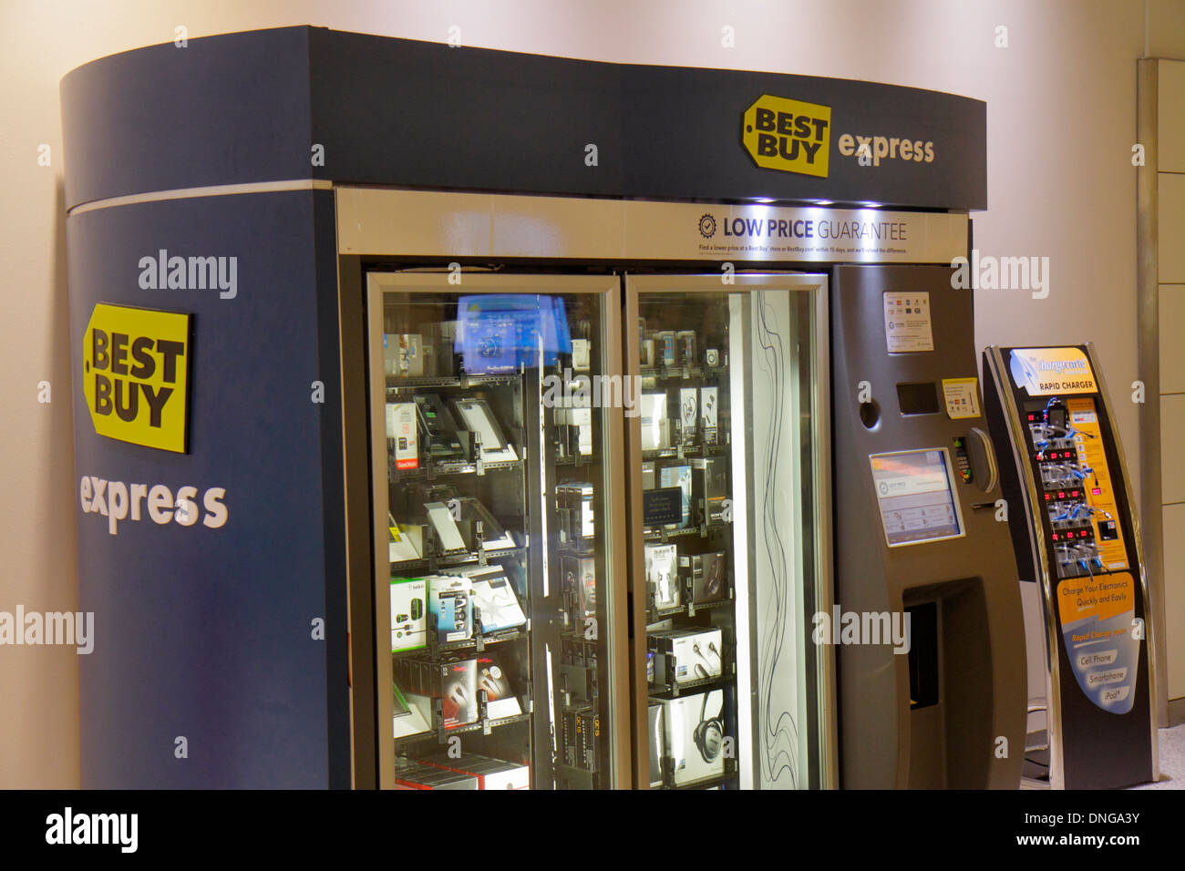 Texas,Houston,TX,Southwest,George Bush Intercontinental Airport,IAH,terminal,gate,Best Buy Express,electronics,self service vending machine,display sa Stock Photo