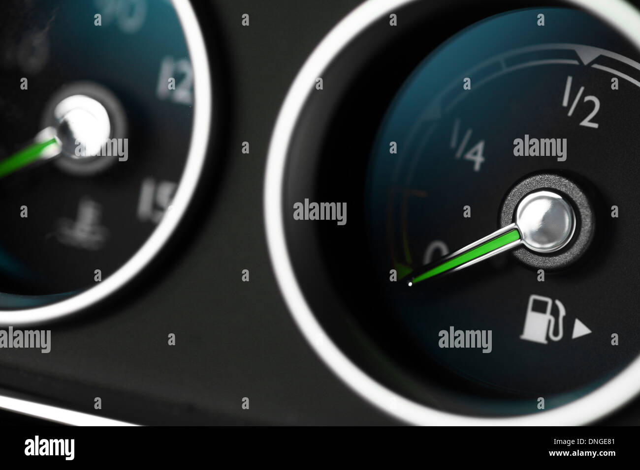 Car Fuel Gauge Stock Photos & Car Fuel Gauge Stock Images Alamy