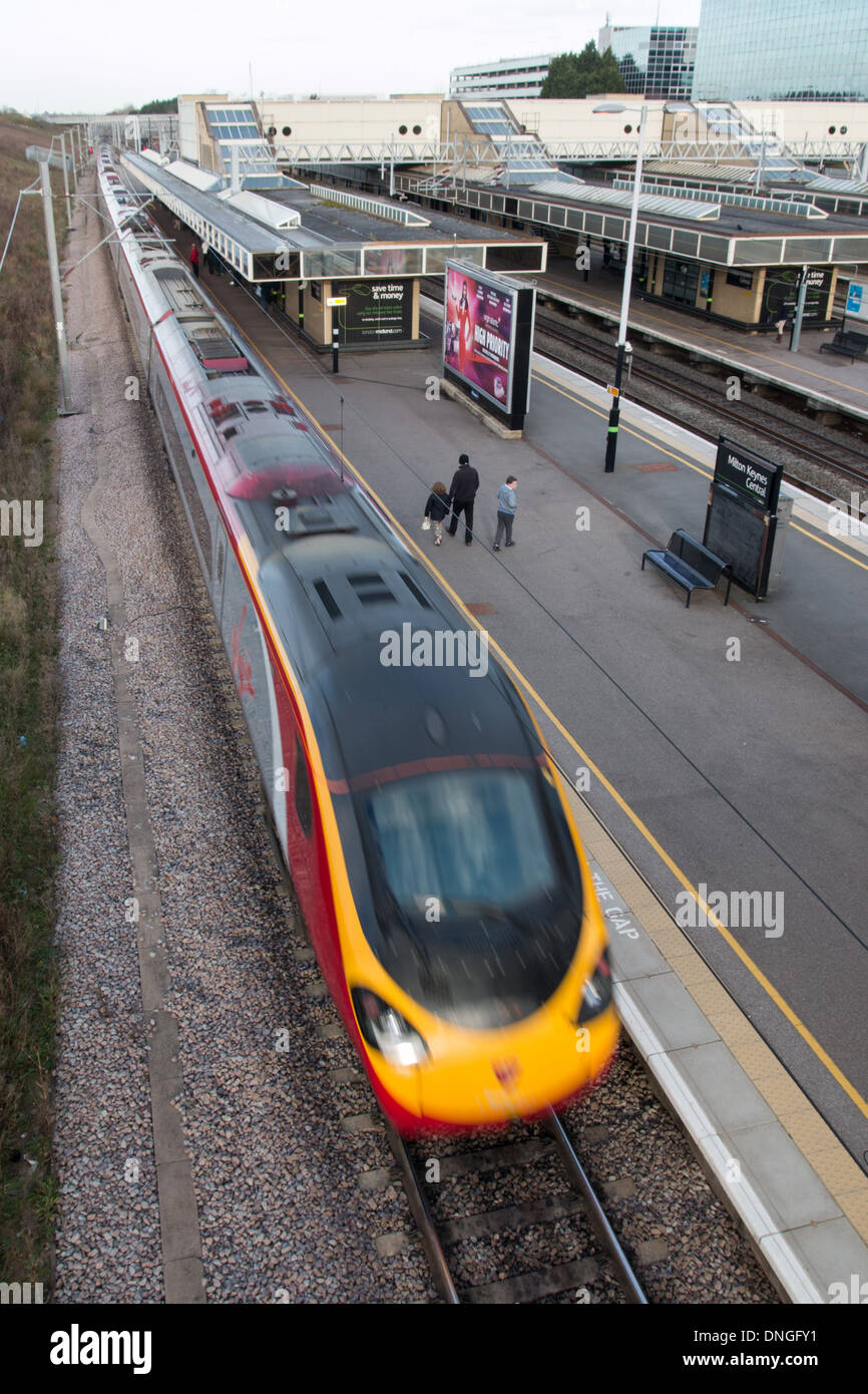 Milton Keynes railway station Stock Photo Alamy