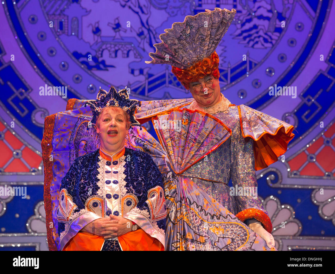 Photocall for the Aladdin Panto starring Jo Brand and Matthew Kelly at the New Wimbledon Theatre, Wimbledon, London Stock Photo