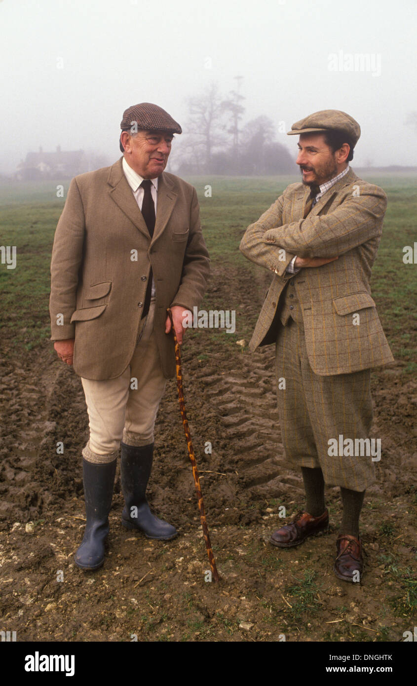 Major Ronnie Wallace, (pn left) country gents chatting, wearing a tweed jacket, plus fours and flat tweed caps at a countryside event 1990s 1991 HOMER SYKES Stock Photo