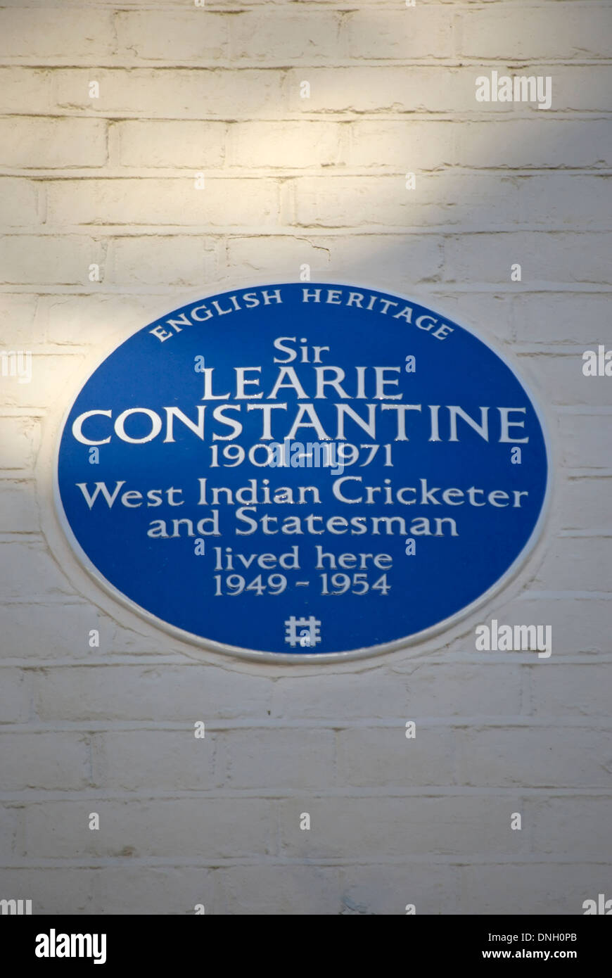 english heritage blue plaque marking a home of west indian cricketer and statesman sir learie constantine, kensington, london Stock Photo