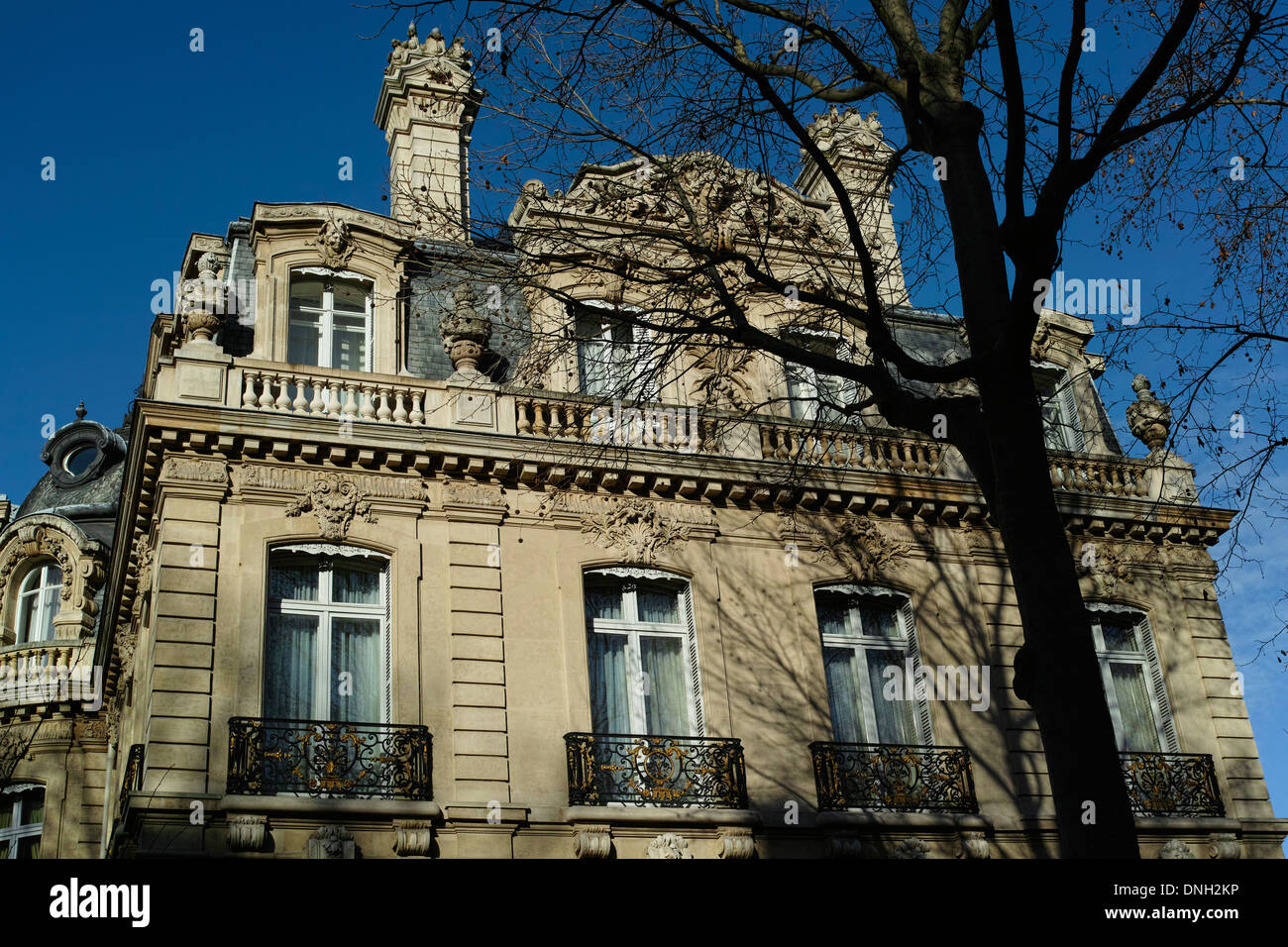 Hôtel Menier at 5 Avenue Van-Dyck (bordering Parc Monceau), Paris, France Stock Photo