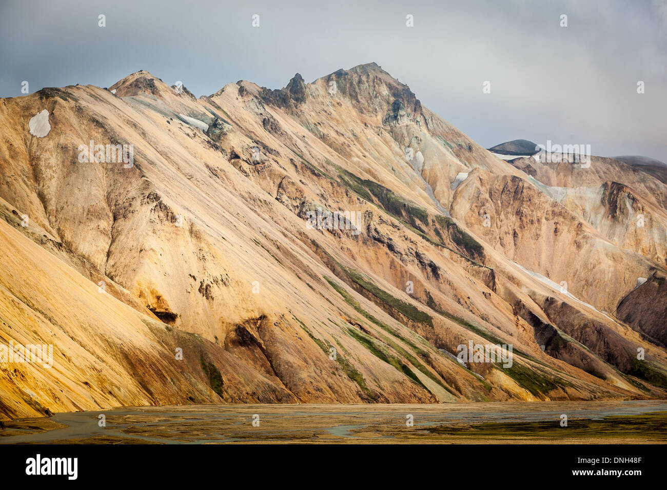 MOUNTAINS OF RHYOLITE IN LANDMANNALAUGAR, VOLCANIC AND GEOTHERMAL ZONE OF WHICH THE NAME LITERALLY MEANS 'HOT BATHS OF THE PEOPLE OF THE LAND', REGION OF THE HIGH PLATEAUS, SOUTHERN ICELAND, EUROPE Stock Photo
