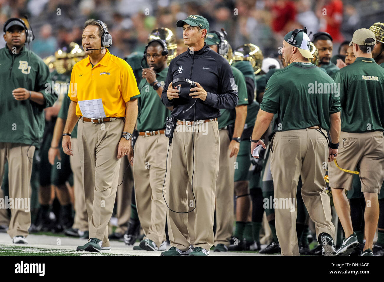 heb vertrouwen schending comfortabel November 16, 2013: .Baylor Bears head coach Art Briles and DC Phil Bennett  on the sidelines during the Texas Farmer Bureau Insurance Shootout NCAA  football game between the Texas Tech Red Raiders