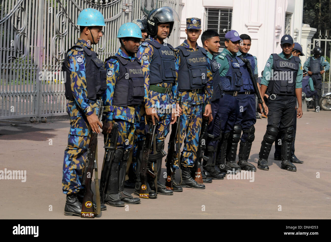 Dhaka, Bangladesh. 30th Dec, 2013. Police stand guard in front of the apex court during the 'March for Democracy' rally in Dhaka, Bangladesh, Dec. 30, 2013. Tensions were running high across the Bangladesh's capital Dhaka on Monday as ruling party's women activists clashed with oppostion protestors. Credit:  Shariful Islam/Xinhua/Alamy Live News Stock Photo