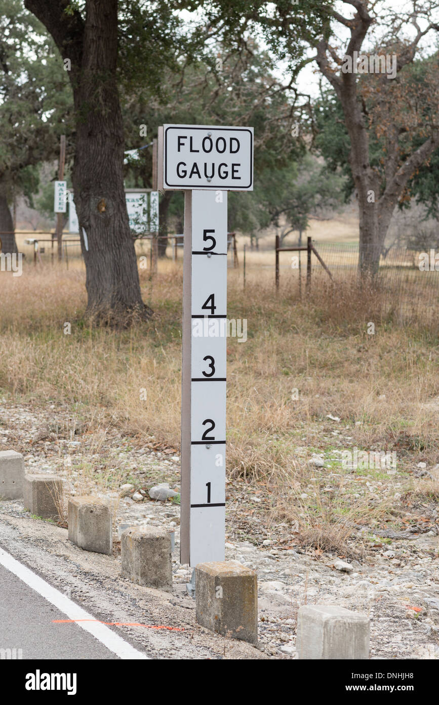 Flood gauge hires stock photography and images Alamy