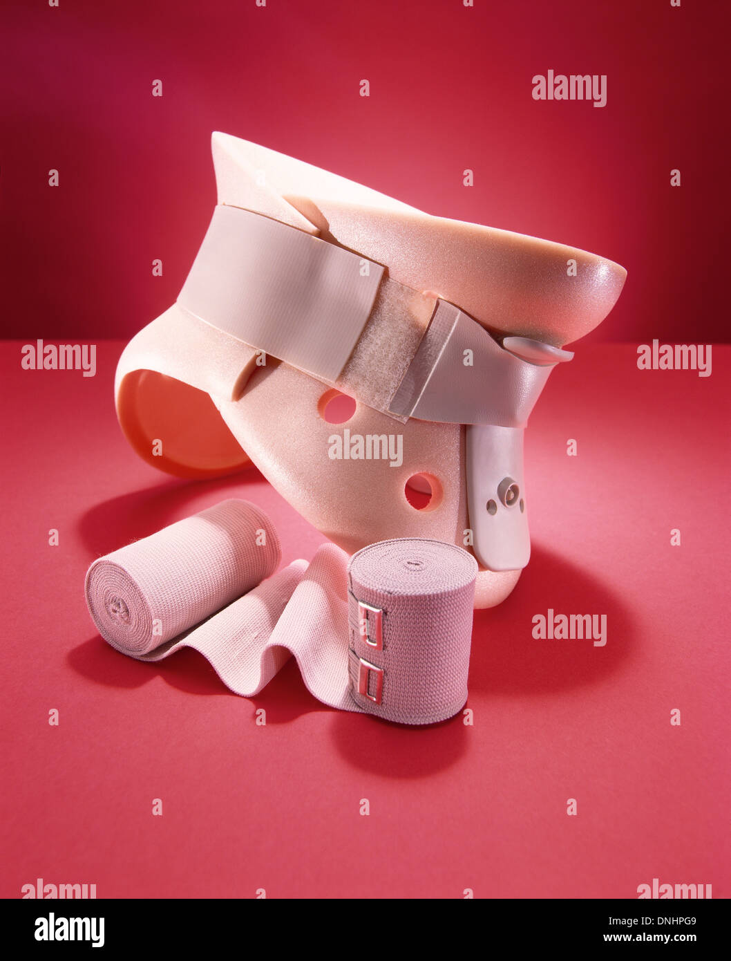 Emergency help bandage hires stock photography and images Alamy