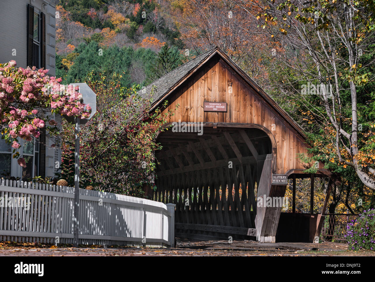 Woodstock middle bridge covered bridges hi-res stock photography and