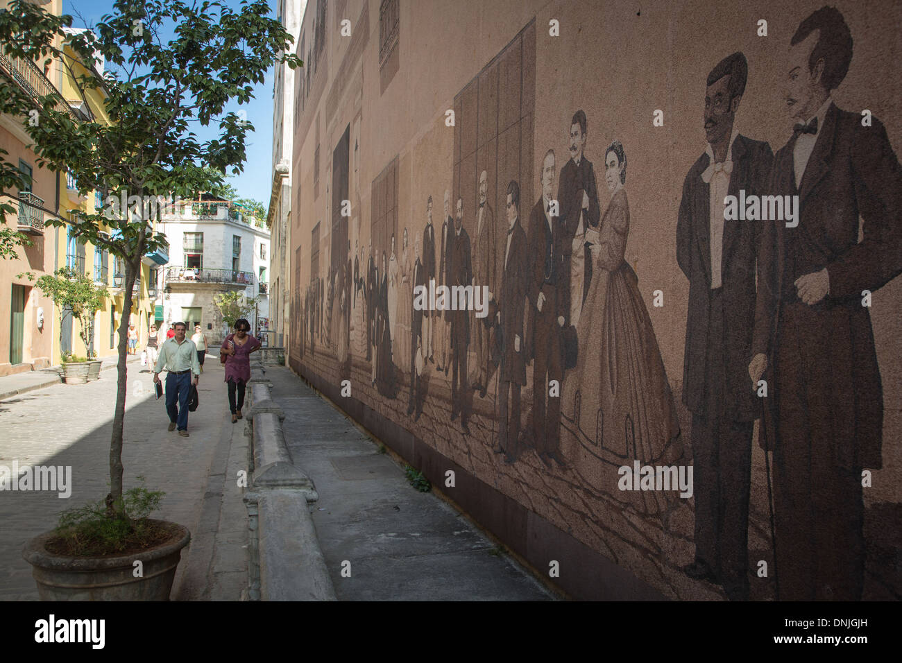 FRESCO ILLUSTRATING SPANISH COLONIALIZATION ON A WALL IN THE CALLE MERCADERES, HAVANA, CUBA, THE CARIBBEAN Stock Photo