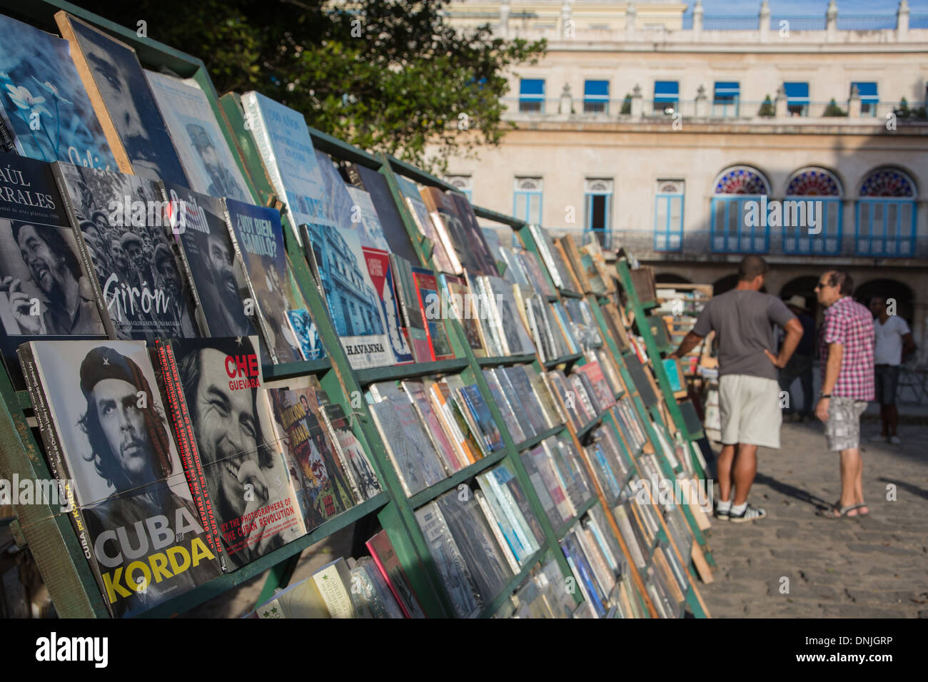 BOOK MARKET IN THE CITY CENTER, PLAZA DE ARMAS, HAVANA, CUBA, THE CARIBBEAN Stock Photo