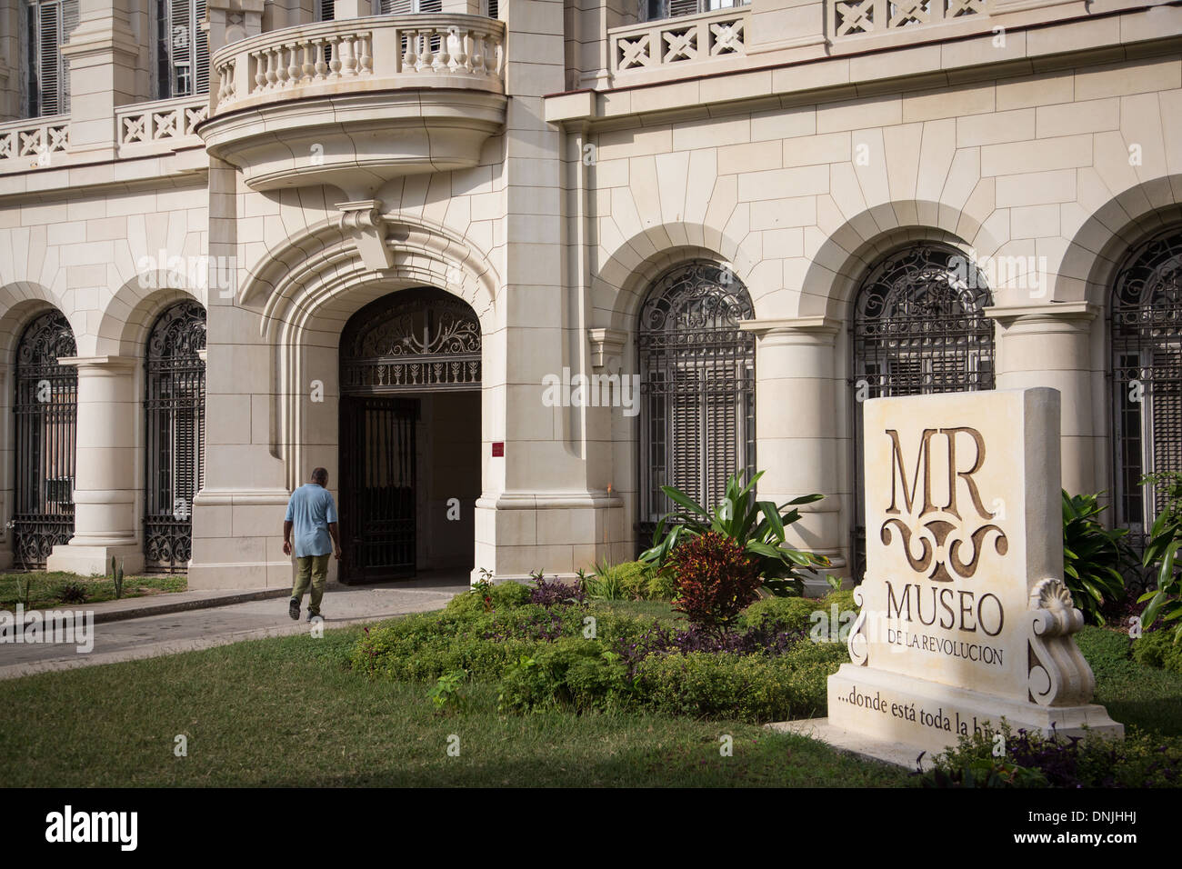 ENTRANCE TO THE MUSEO DE LA REVOLUTION HOUSED IN THE FORMER PRESIDENTIAL PALACE, HAVANA, CUBA, THE CARIBBEAN Stock Photo